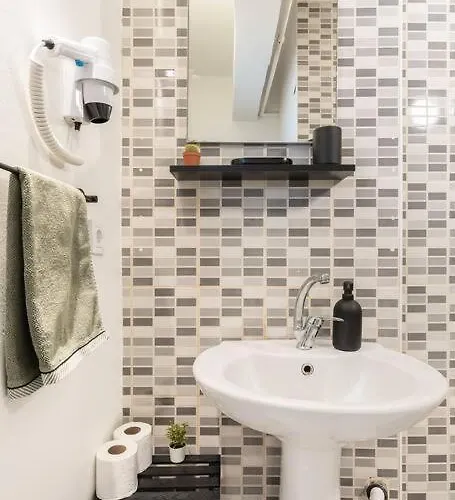 Apartment View Near Istiklal Street At Galatasaray *